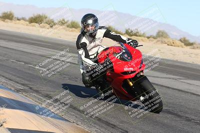 media/Dec-01-2025-Moto Forza (Mon) [[2daa91e15f]]/3-Beginner Group/Session 4 (Turn 10 Inside)/